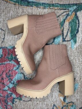 Dolce Vita Caster Taupe Chunky Heel Chelsea Booties Cafe Canvas 8.5